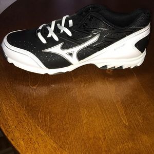 Brand New Metal Baseball Cleats, Mizuno